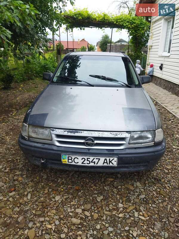 Седан Opel Astra 1992 в Стрые