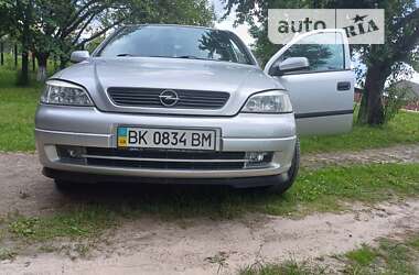 Седан Opel Astra 2002 в Рокитному