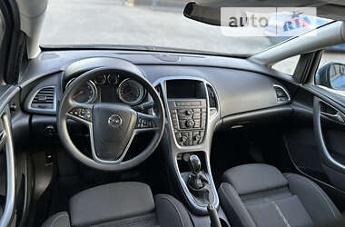 Универсал Opel Astra 2013 в Здолбунове
