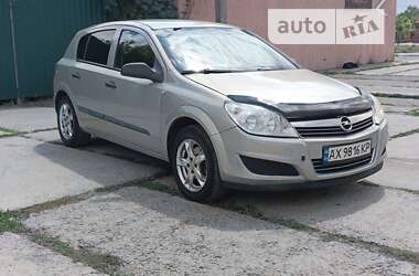 Хэтчбек Opel Astra 2007 в Новом Буге