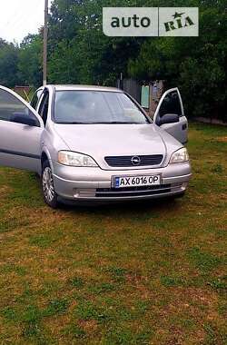 Седан Opel Astra 2005 в Лозовой