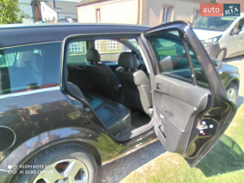 Универсал Opel Astra 2006 в Ровно