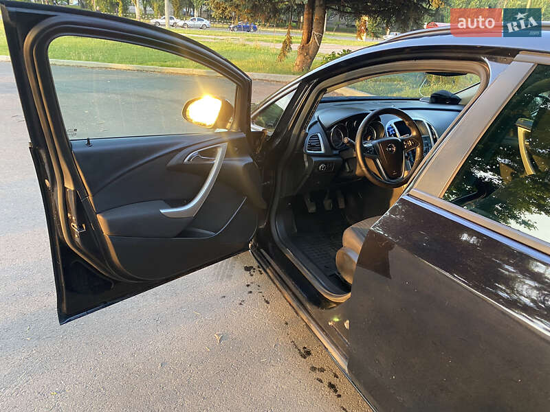 Универсал Opel Astra 2011 в Черкассах