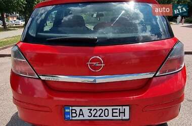 Хэтчбек Opel Astra 2012 в 