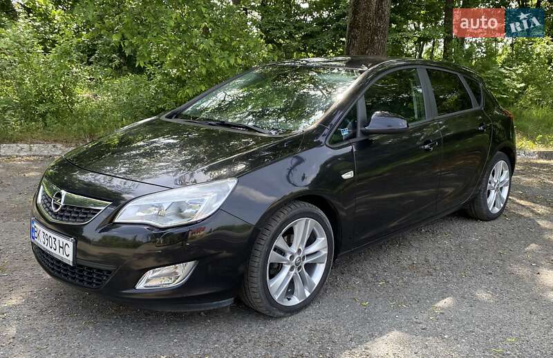 Хетчбек Opel Astra 2010 в Радивиліві