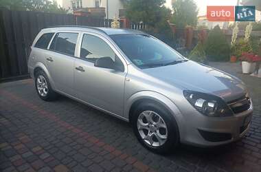 Універсал Opel Astra 2010 в Лукові