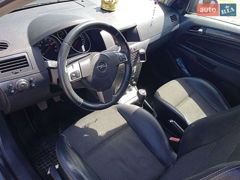Хэтчбек Opel Astra 2004 в Новом Роздоле