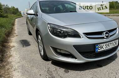 Універсал Opel Astra 2013 в Львові