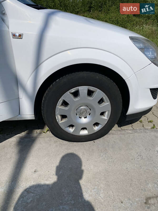 Универсал Opel Astra 2009 в Стрые