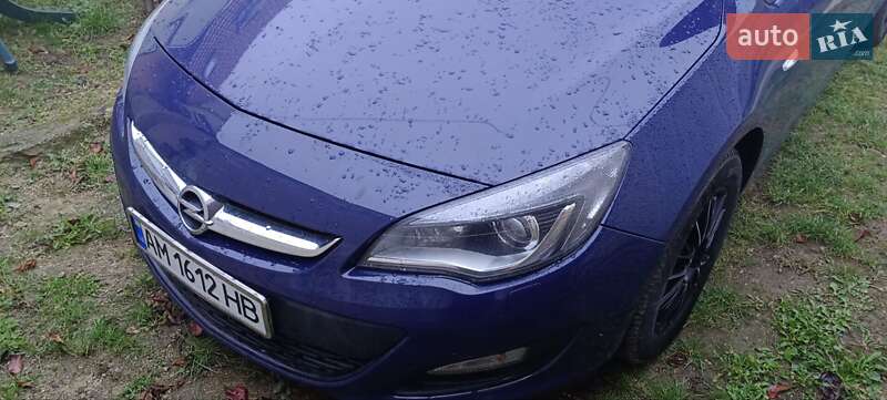 Универсал Opel Astra 2015 в Житомире