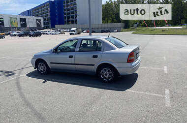 Седан Opel Astra 2002 в Вишневом