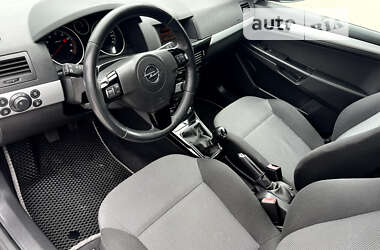 Универсал Opel Astra 2010 в Чернигове