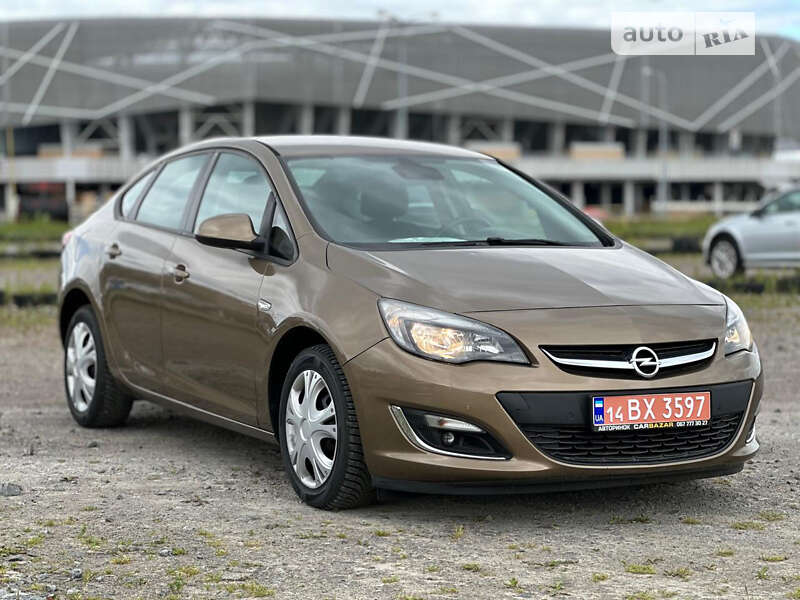 Седан Opel Astra 2013 в Львові