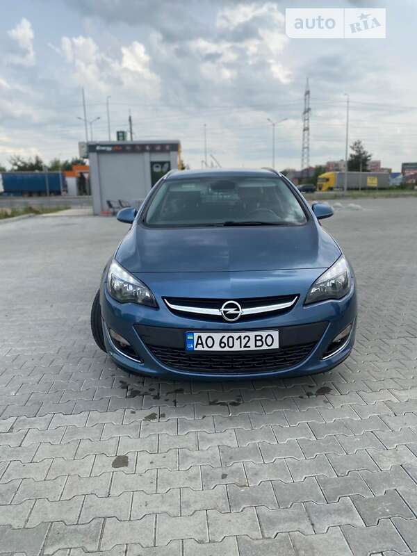 Універсал Opel Astra 2013 в Мукачевому