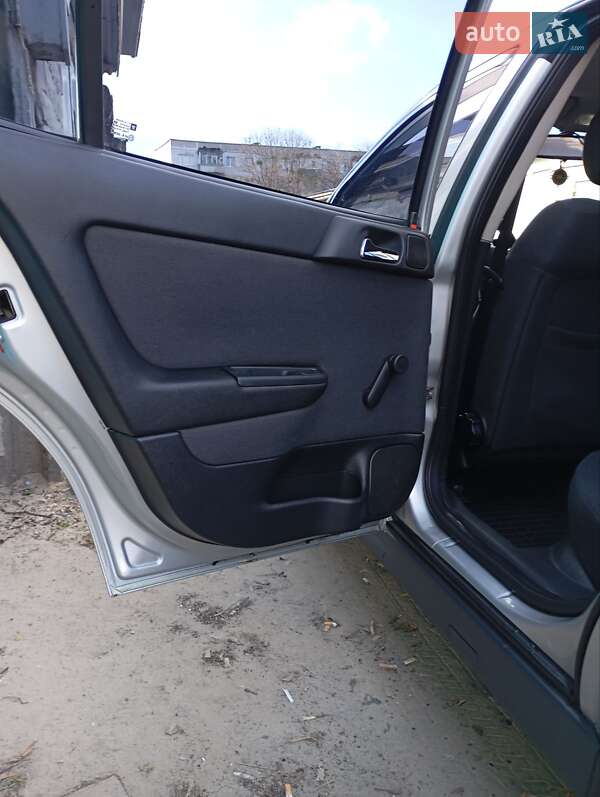 Седан Opel Astra 2004 в Харкові