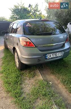 Хэтчбек Opel Astra 2006 в 