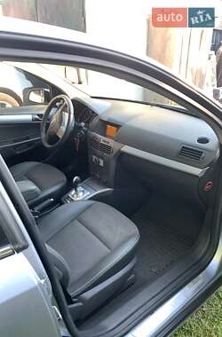 Хэтчбек Opel Astra 2006 в 