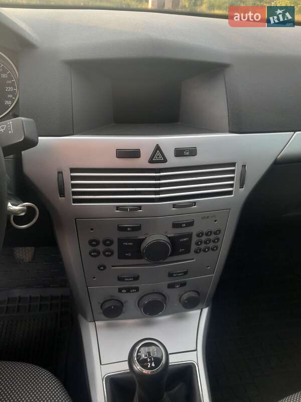 Универсал Opel Astra 2009 в Ахтырке