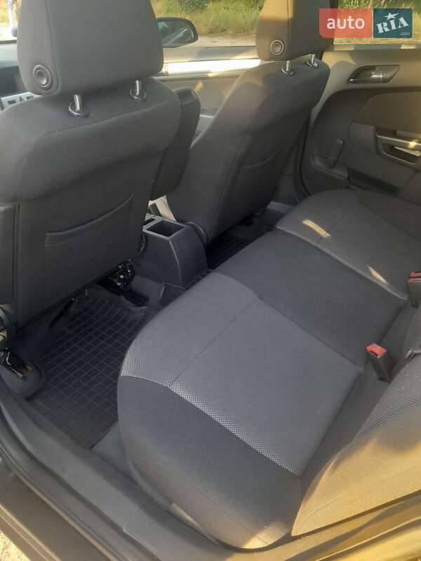 Универсал Opel Astra 2009 в Ахтырке