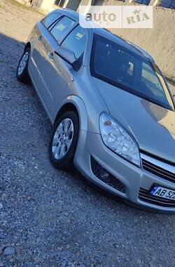 Універсал Opel Astra 2009 в Чернівцях