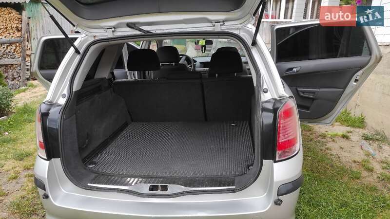 Універсал Opel Astra 2004 в Чернівцях