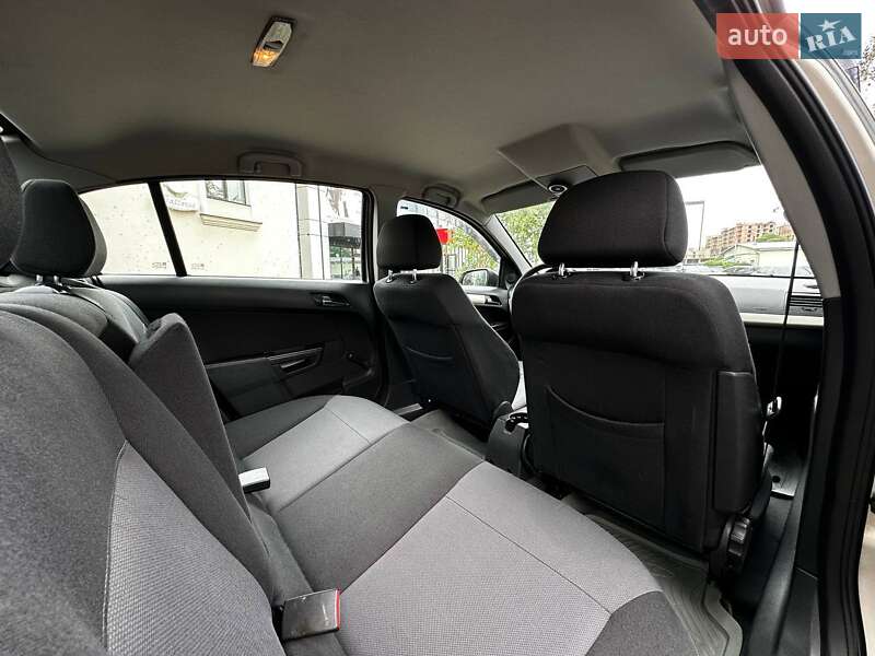 Седан Opel Astra 2008 в Черновцах