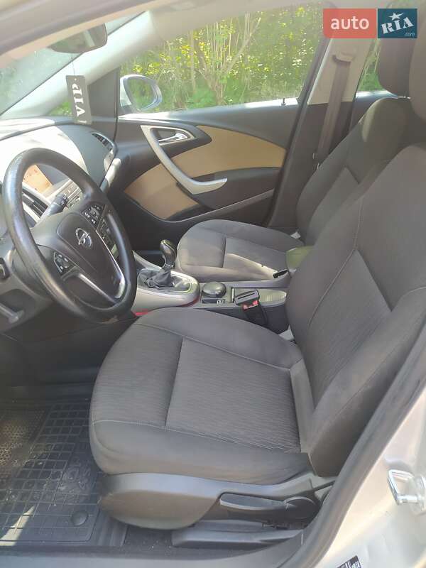 Универсал Opel Astra 2014 в Боярке