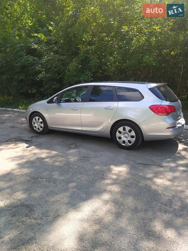 Универсал Opel Astra 2014 в Боярке