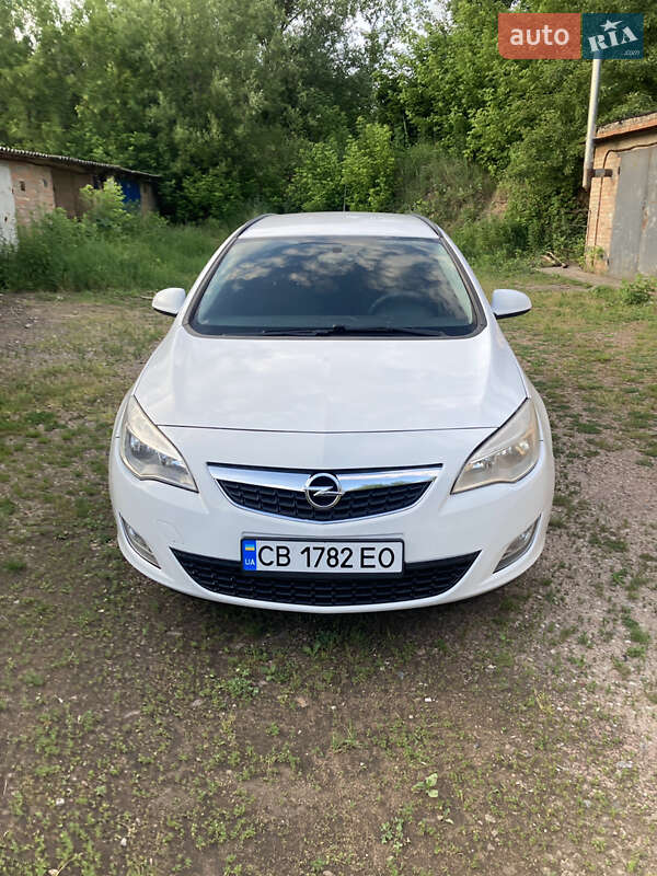 Универсал Opel Astra 2012 в 