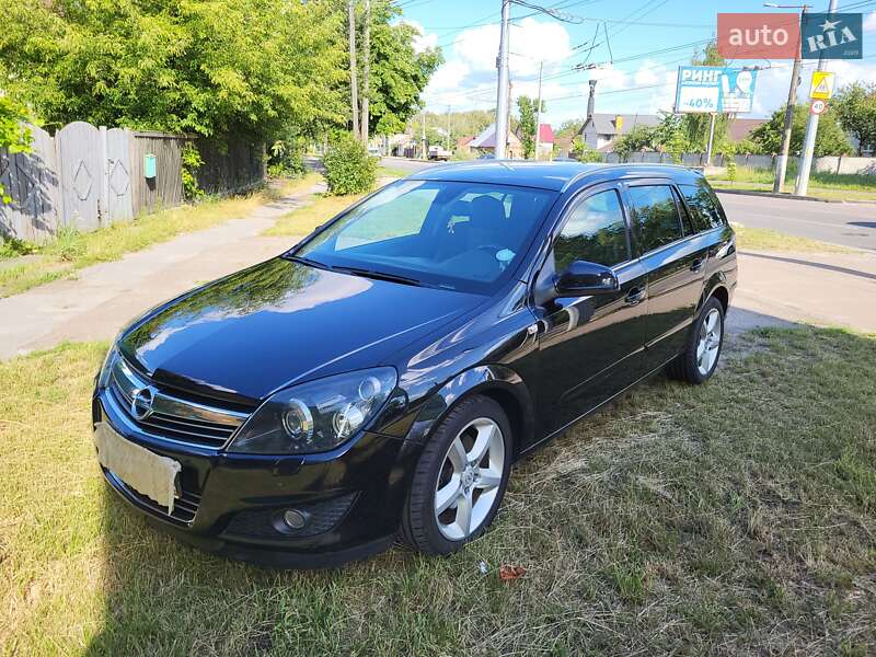 Универсал Opel Astra 2010 в Житомире