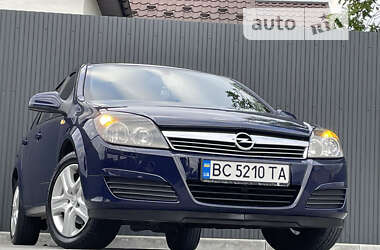 Универсал Opel Astra 2012 в Дрогобыче