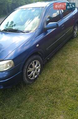 Седан Opel Astra 2002 в Шумську