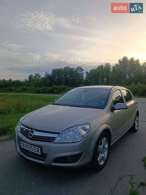 Хэтчбек Opel Astra 2007 в 