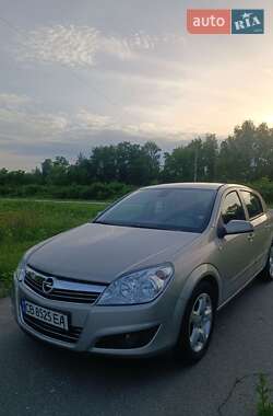 Хэтчбек Opel Astra 2007 в 