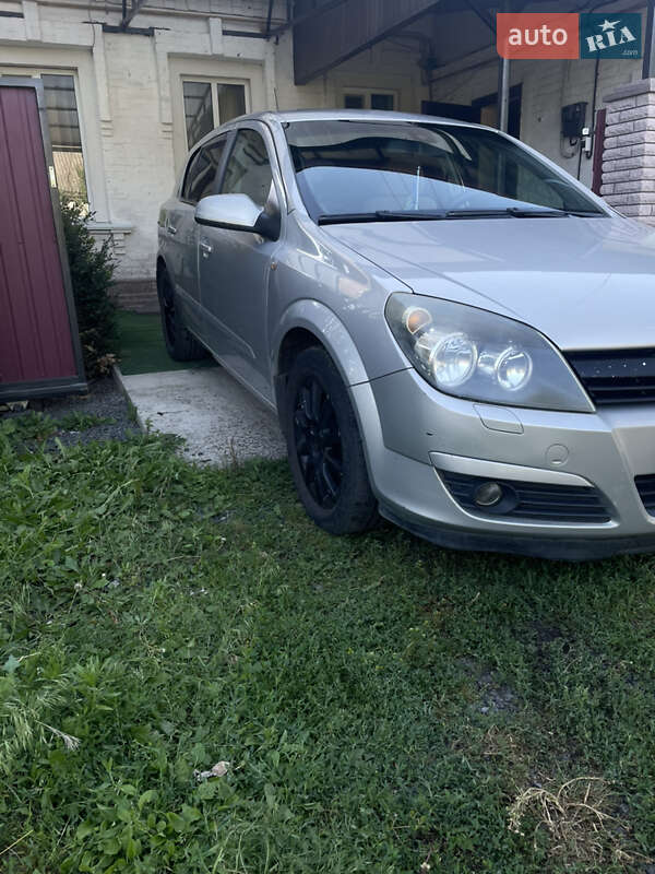 Хэтчбек Opel Astra 2005 в Андрушевке