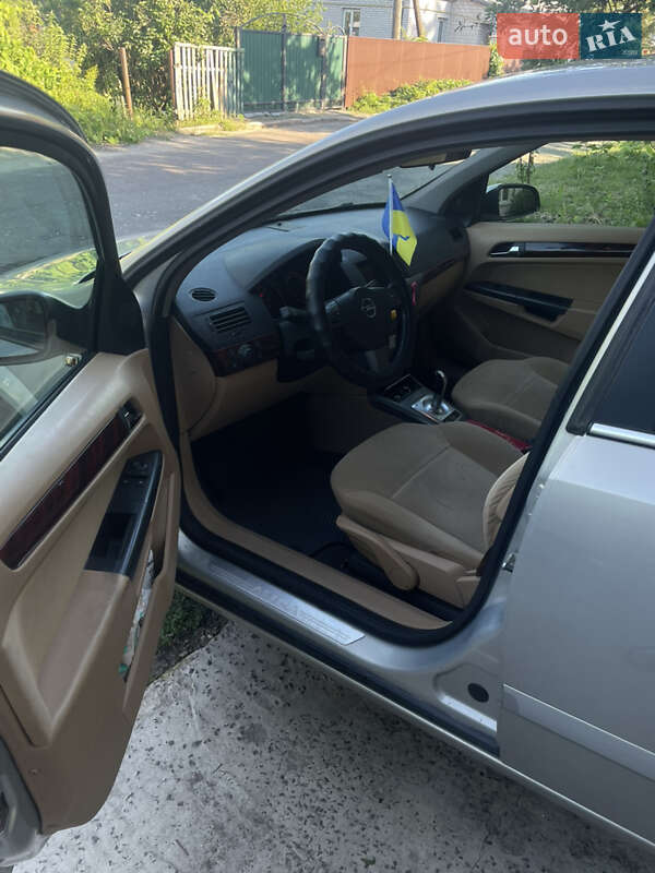 Хэтчбек Opel Astra 2005 в Андрушевке