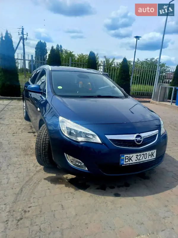 Opel Astra 2011