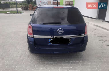 Универсал Opel Astra 2005 в Бориславе