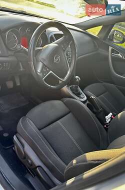 Универсал Opel Astra 2013 в Ирпене