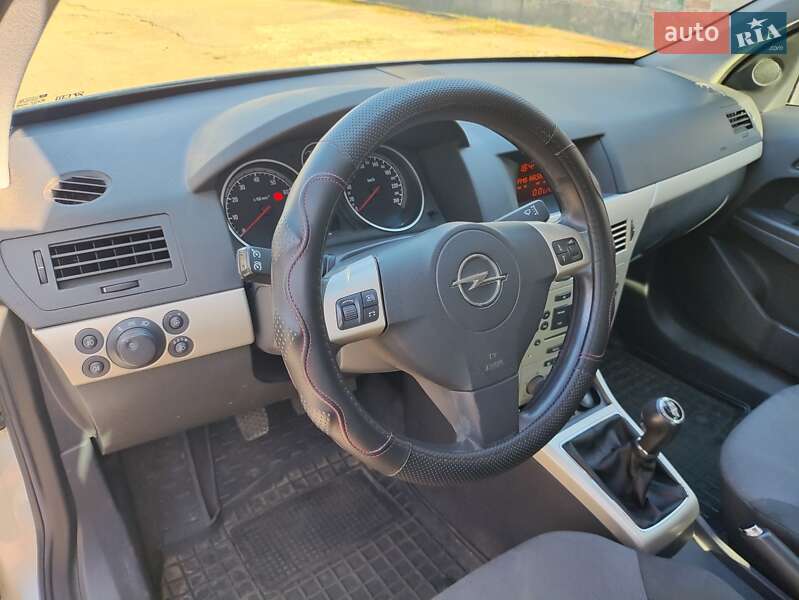 Универсал Opel Astra 2007 в Ровно
