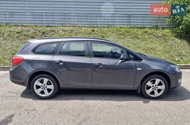 Универсал Opel Astra 2012 в Ровно