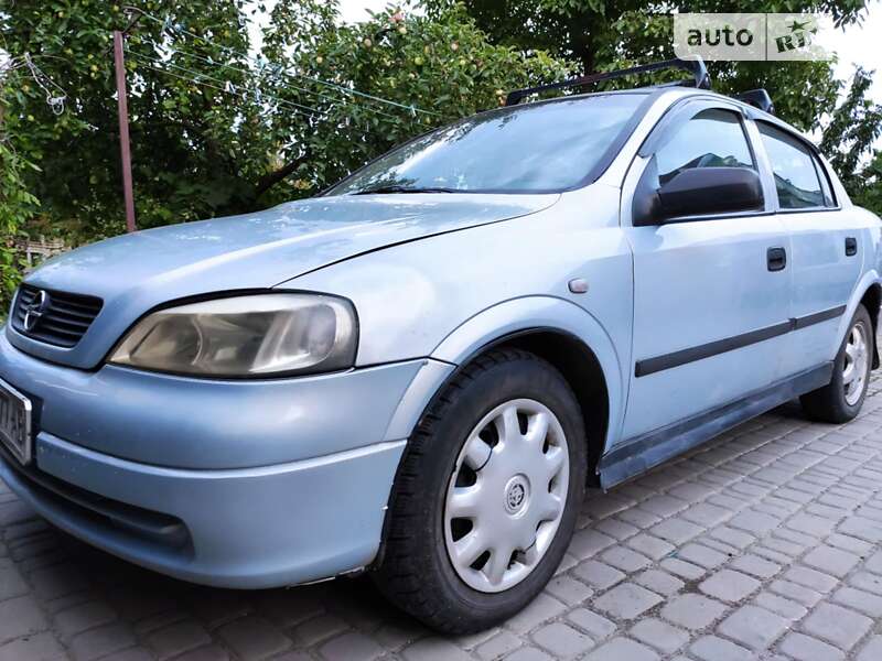 Седан Opel Astra 2004 в Золочеві