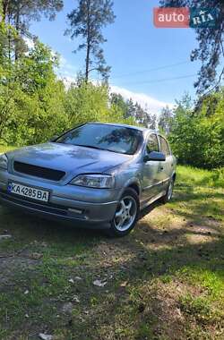 Хетчбек Opel Astra 2003 в 