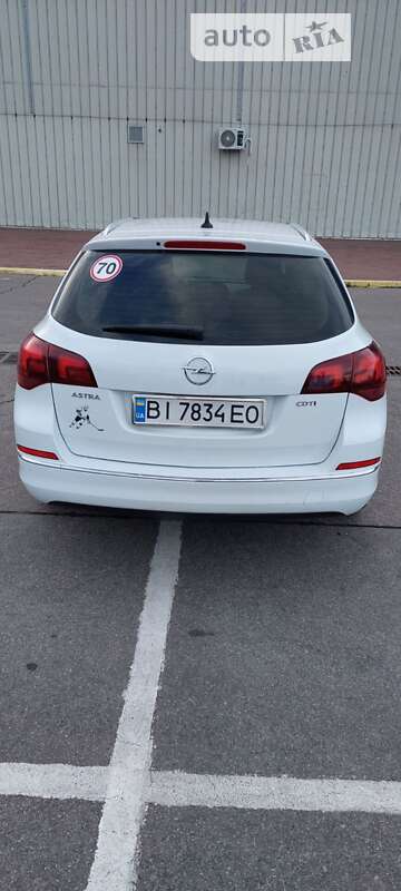 Універсал Opel Astra 2013 в Бурштині