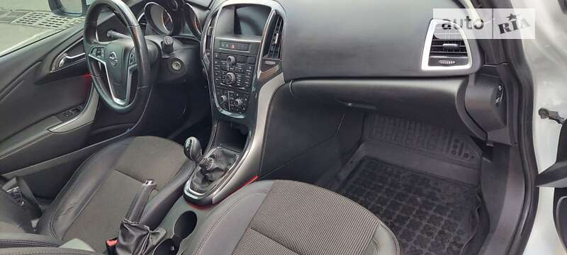 Універсал Opel Astra 2013 в Бурштині