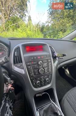 Универсал Opel Astra 2013 в 