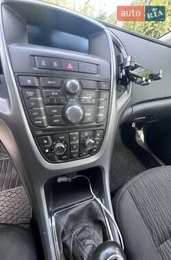 Универсал Opel Astra 2013 в 