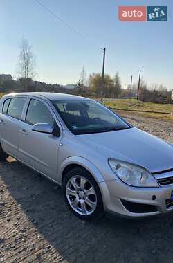 Хэтчбек Opel Astra 2007 в Ровно