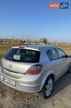 Хэтчбек Opel Astra 2007 в Ровно