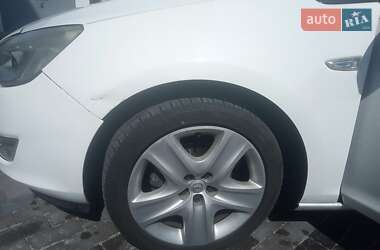 Хэтчбек Opel Astra 2012 в 